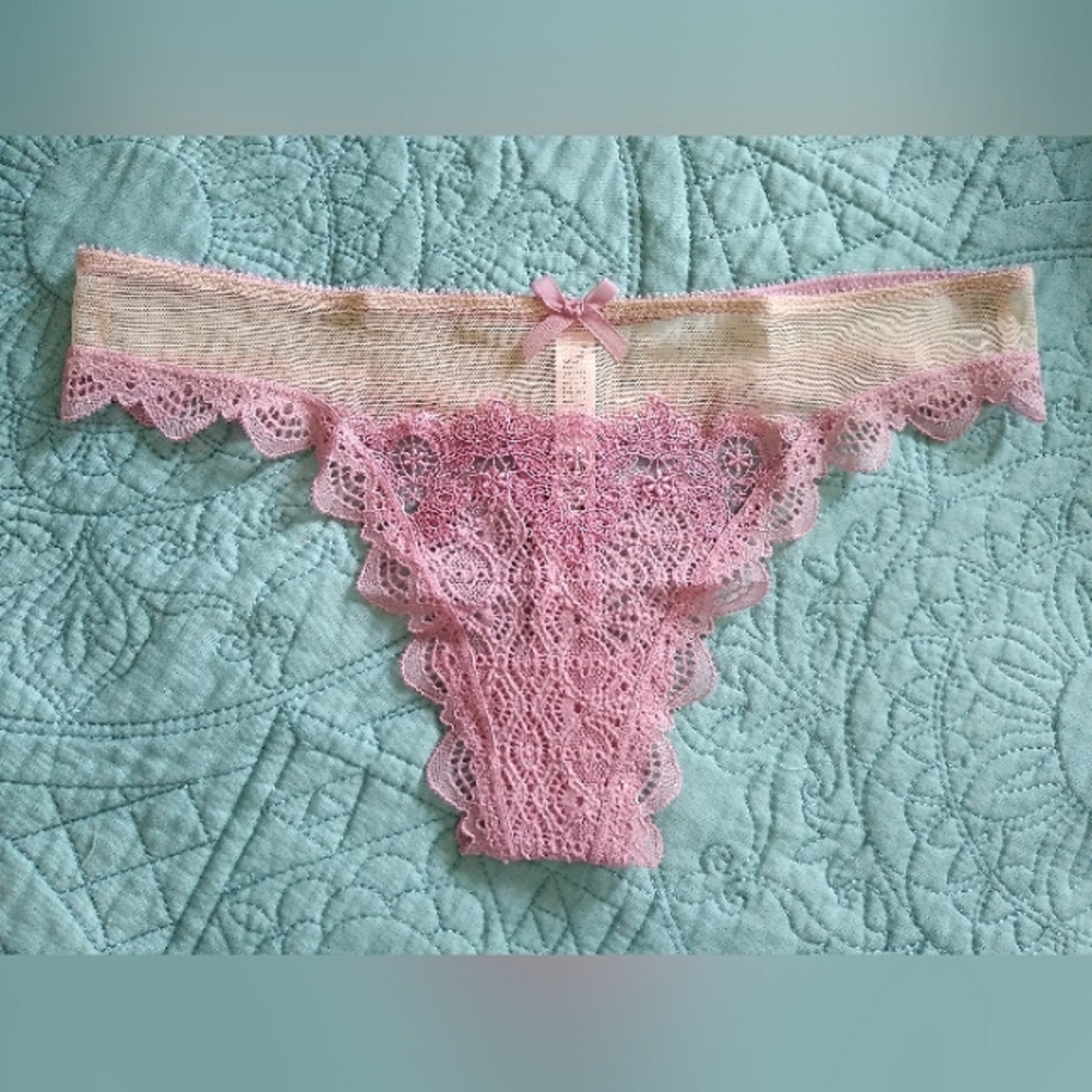 VS Dream Angels Lace Sheer Thong NWOT Size Small